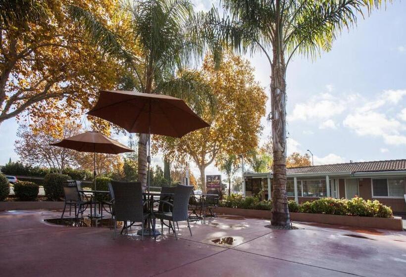 סוויטה, Tri Valley Inn & Suites