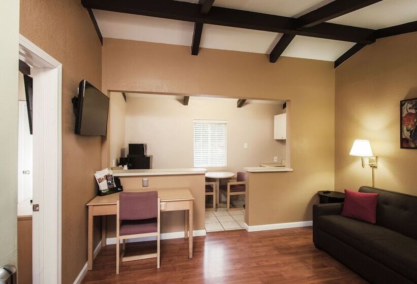 סוויטה, Tri Valley Inn & Suites