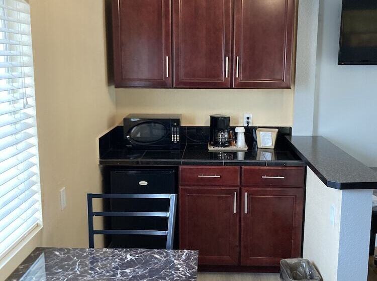 סוויטה, Tri Valley Inn & Suites