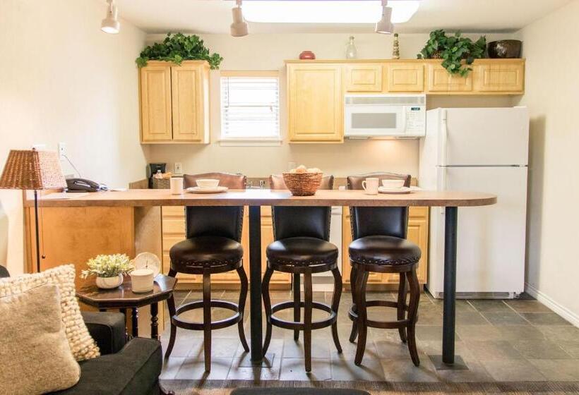 جناح عائلي, Vineyard Court Designer Suites