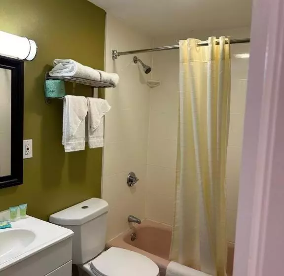 ２ダブルベッドのスタンダードルーム, Wickford Motor Inn