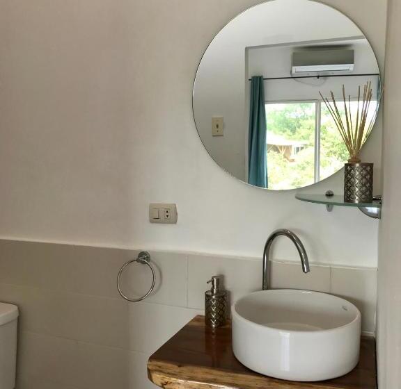 اتاق اساندارد با چشم‌انداز جانبی به دریا, El Nido Boutique B&b