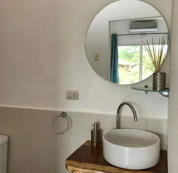 اتاق اساندارد با چشم‌انداز جانبی به دریا, El Nido Boutique B&b