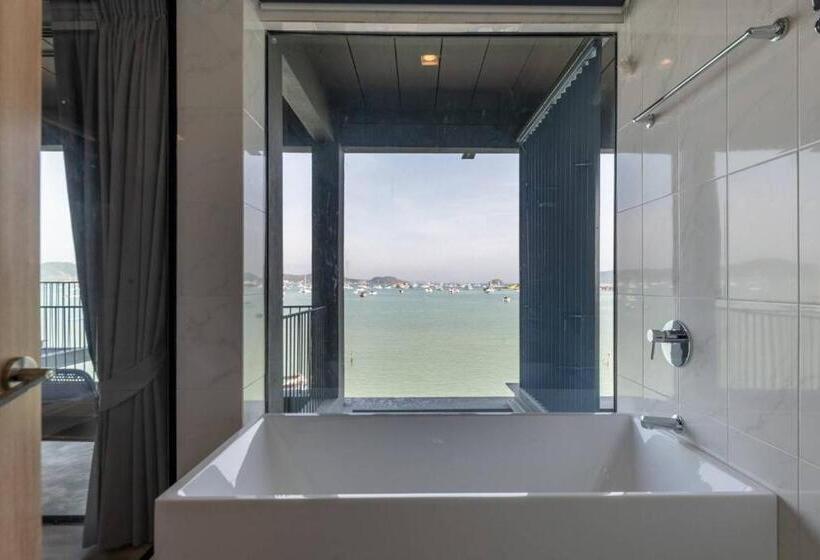 سوئیت با تخت بزرگ, Arch39 Phuket Beach Front   Sha Plus
