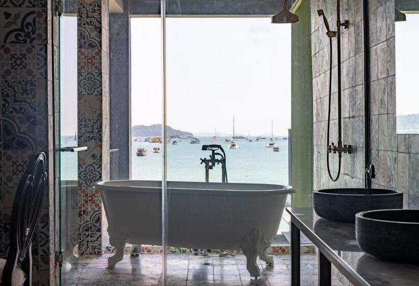 발코니 디럭스 룸, Arch39 Phuket Beach Front Sha Plus