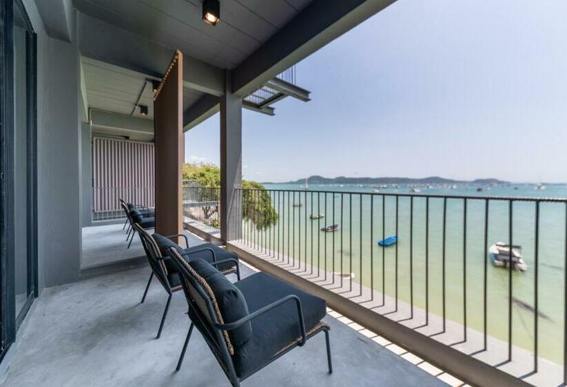 اتاق استاندارد با بالکن و چشم‌انداز دریا, Arch39 Phuket Beach Front   Sha Plus