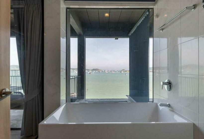 수피리어 스위트 바다 전망, Arch39 Phuket Beach Front Sha Plus