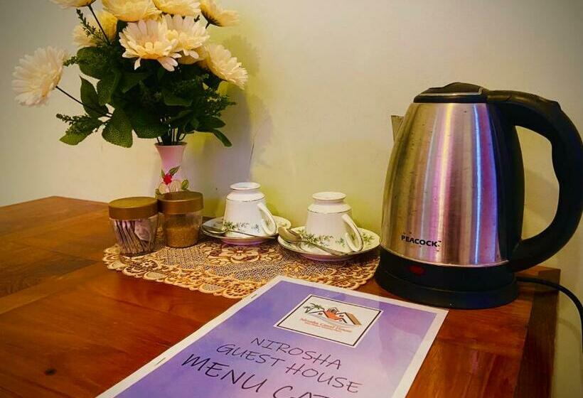 Quarto Familiar, Nirosha Guest House