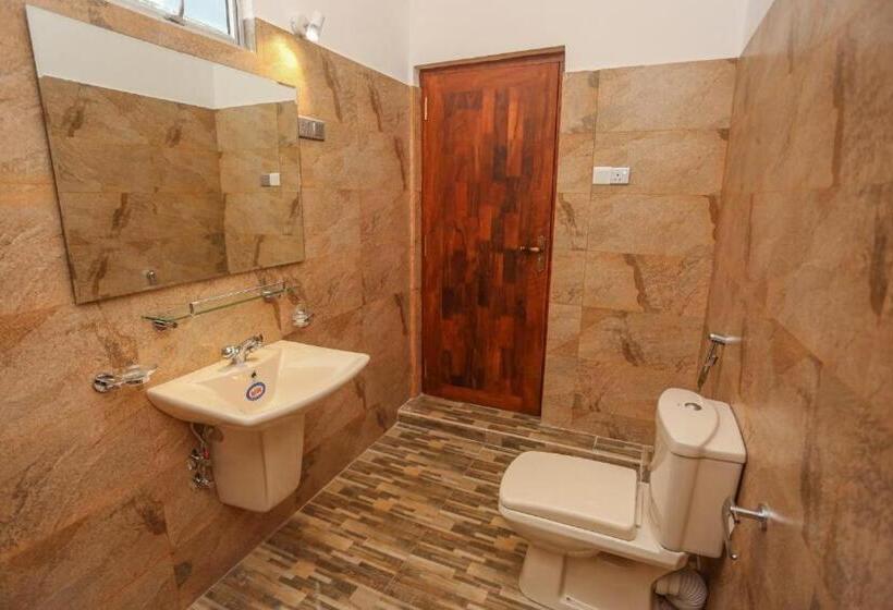 Quarto Familiar, Nirosha Guest House