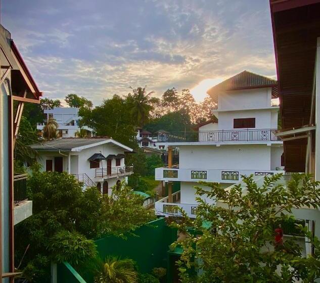 Quarto Estandar, Nirosha Guest House