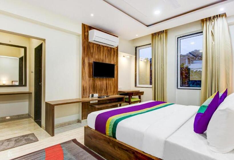 اتاق لوکس, Treebo The Pavilion, Railway Station