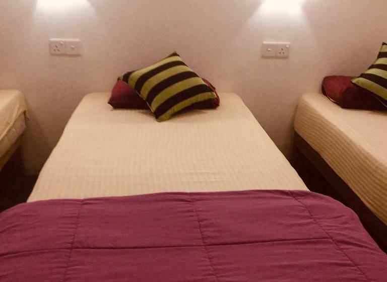 Кровать в Общей Комнате, Tiki Bar Hostel Ella