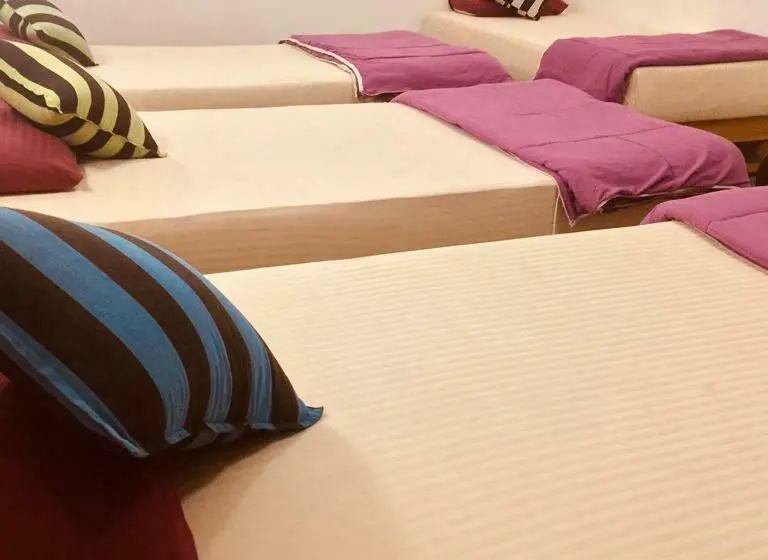تختخواب در اتاق مشترک, Tiki Bar Hostel Ella