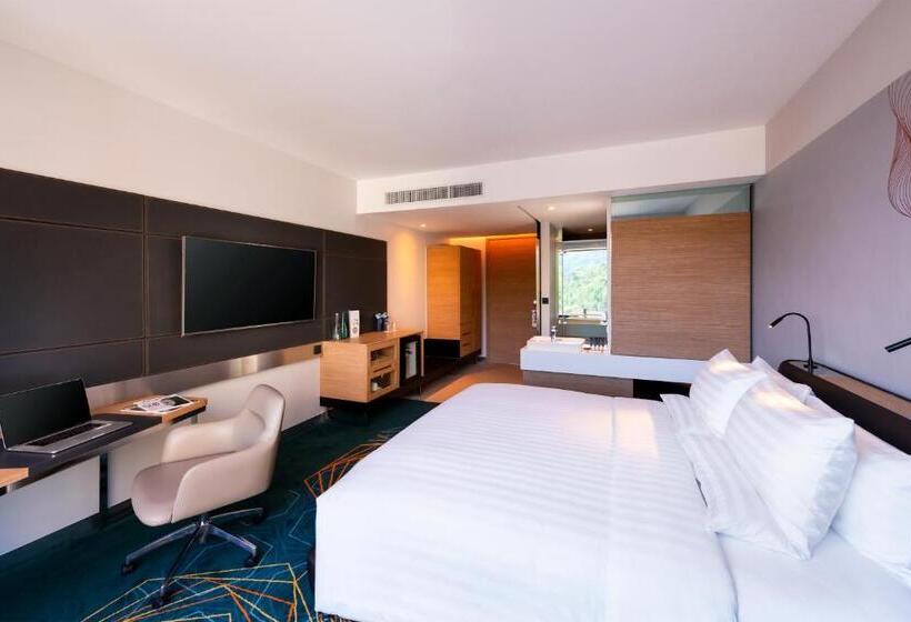 Номер Superior Кровать Кинг, Novotel Marina Sriracha