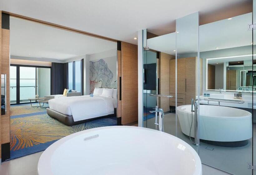 سوئیت جونیور با تخت بزرگ, Novotel Marina Sriracha