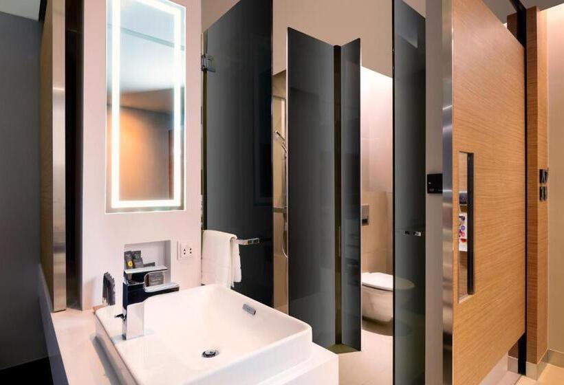 اتاق پرمیوم با چشم‌انداز دریا, Novotel Marina Sriracha