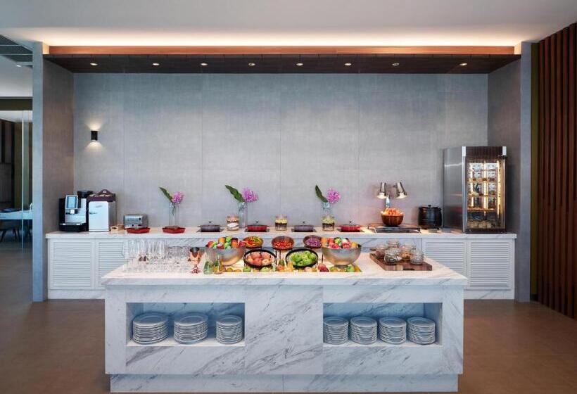 اتاق پرمیوم با چشم‌انداز دریا, Novotel Marina Sriracha