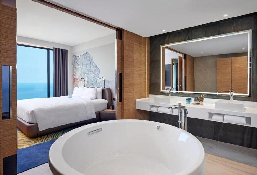 سوئیت با تخت بزرگ, Novotel Marina Sriracha