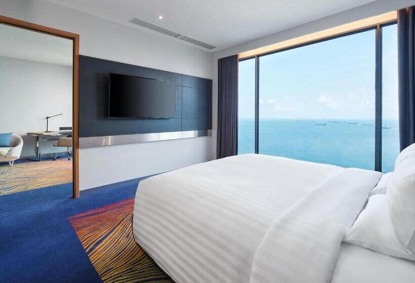 سوئیت با تخت بزرگ, Novotel Marina Sriracha