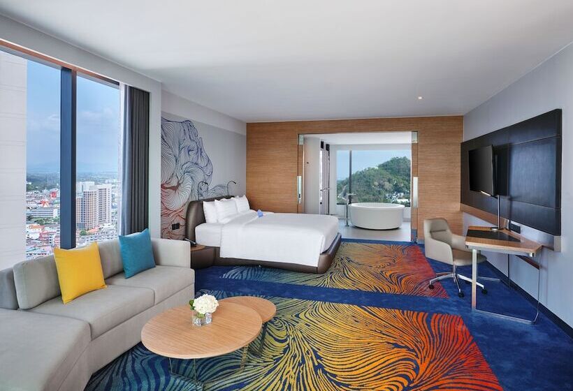 سوییت جونیور با چشم‌انداز دریا, Novotel Marina Sriracha