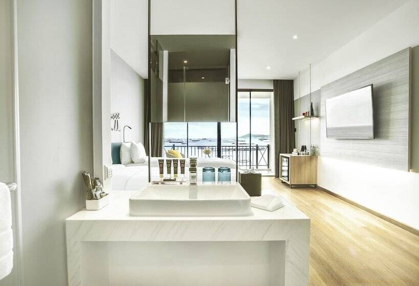 اتاق لوکس با چشم‌انداز دریا, Novotel Marina Sriracha