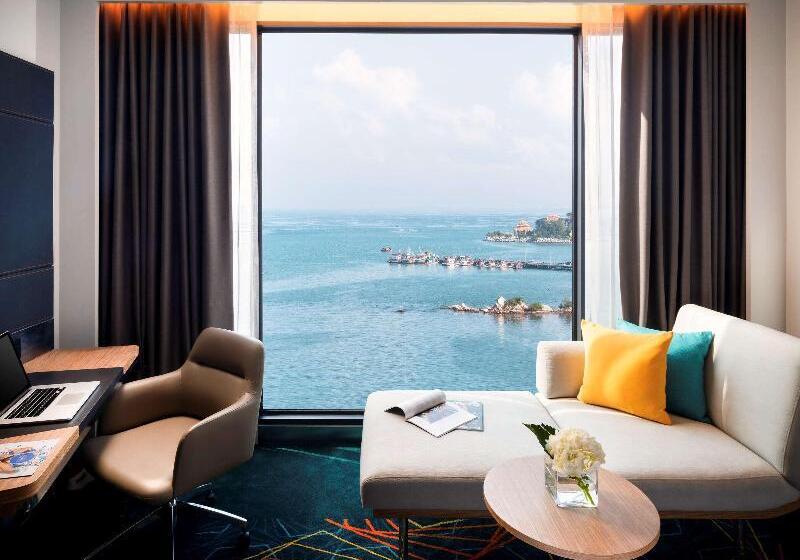 اتاق پرمیوم با چشم‌انداز دریا, Novotel Marina Sriracha