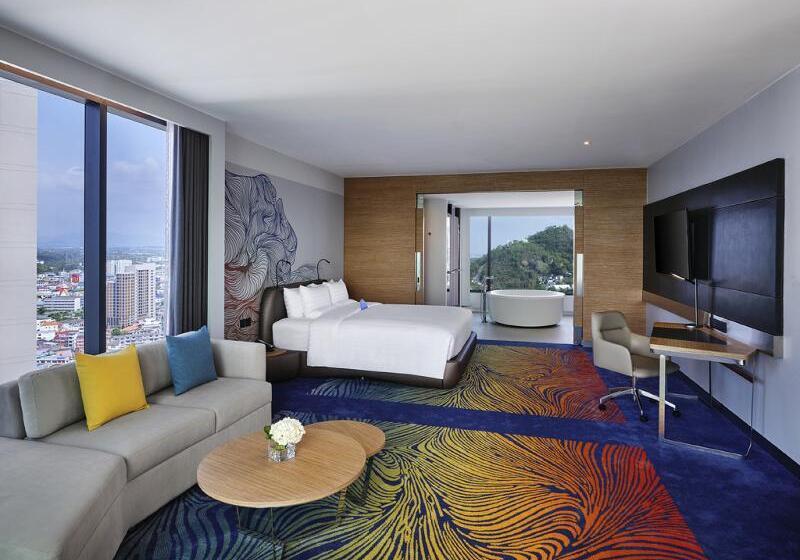 سوییت جونیور با چشم‌انداز دریا, Novotel Marina Sriracha