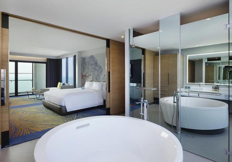 Полулюкс Вид на Море, Novotel Marina Sriracha