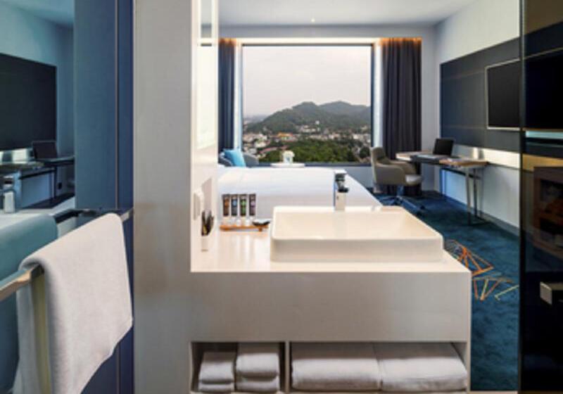 Номер Superior Кровать Кинг, Novotel Marina Sriracha