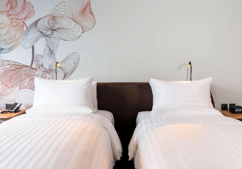 اتاق پرمیوم با چشم‌انداز دریا, Novotel Marina Sriracha