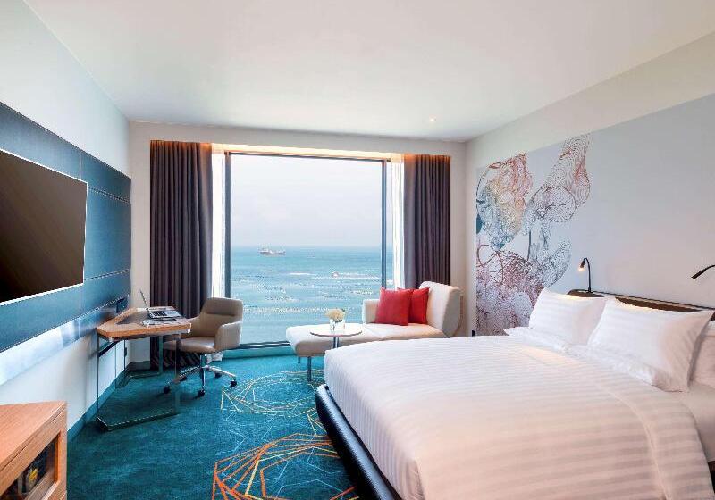 اتاق لوکس با چشم‌انداز دریا, Novotel Marina Sriracha