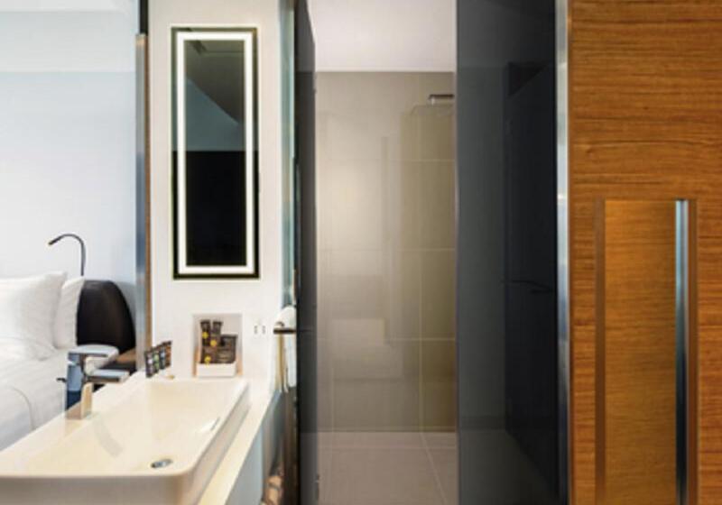 اتاق لوکس با چشم‌انداز دریا, Novotel Marina Sriracha