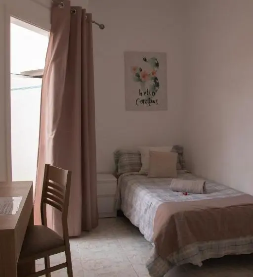 اتاق استاندارد یک تخته با سرویس بهداشتی مشترک, Tenerife Urbans