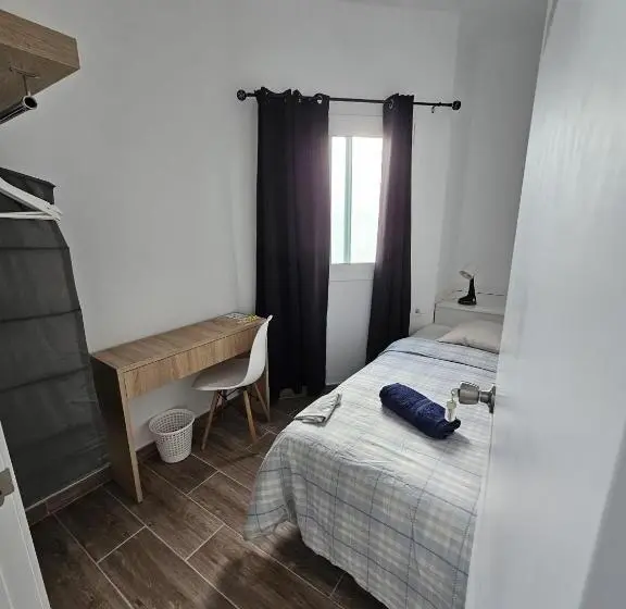 اتاق اکونومی یک تخته, Tenerife Urbans