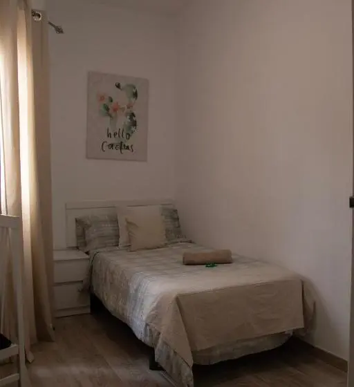 اتاق استاندارد یک تخته با سرویس بهداشتی مشترک, Tenerife Urbans
