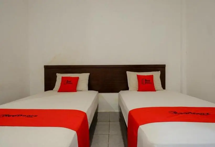 デラックスルーム, Reddoorz Syariah @ Hotel Wisma Indonesia Kendari