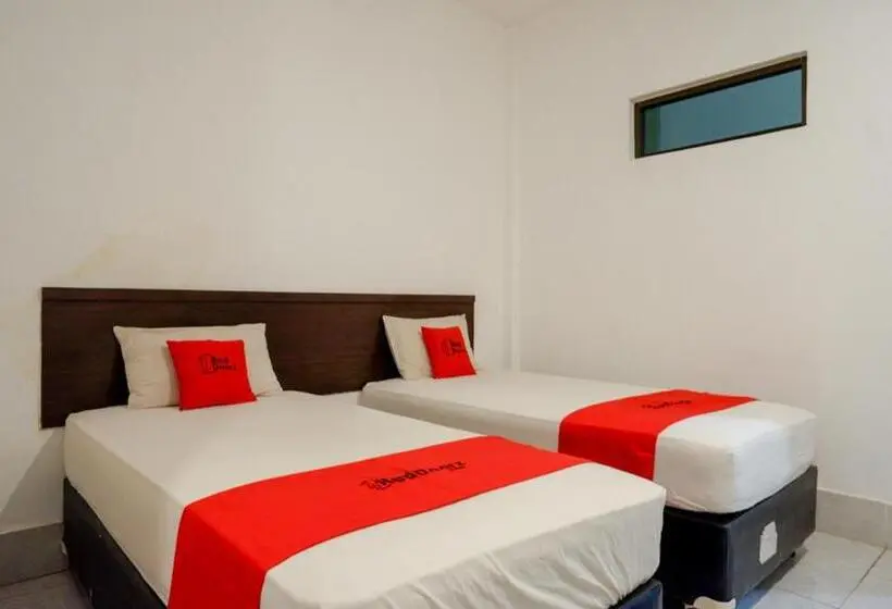 デラックスルーム, Reddoorz Syariah @ Hotel Wisma Indonesia Kendari