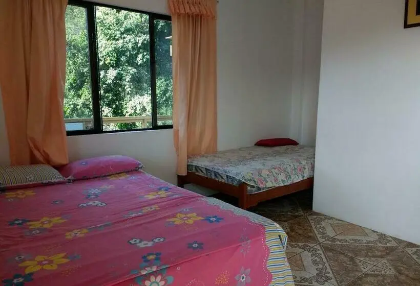 اتاق استاندارد سه نفره, Hospedaje Costa Norte