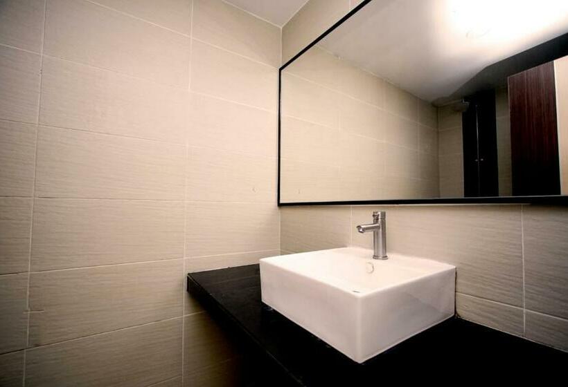 Standard Single Room, Pavilion Inn