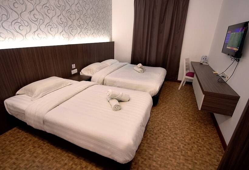 Deluxe Family Room, Pavilion Inn