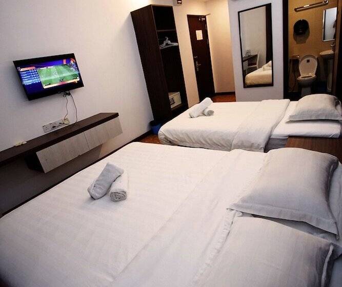 Deluxe Family Room, Pavilion Inn