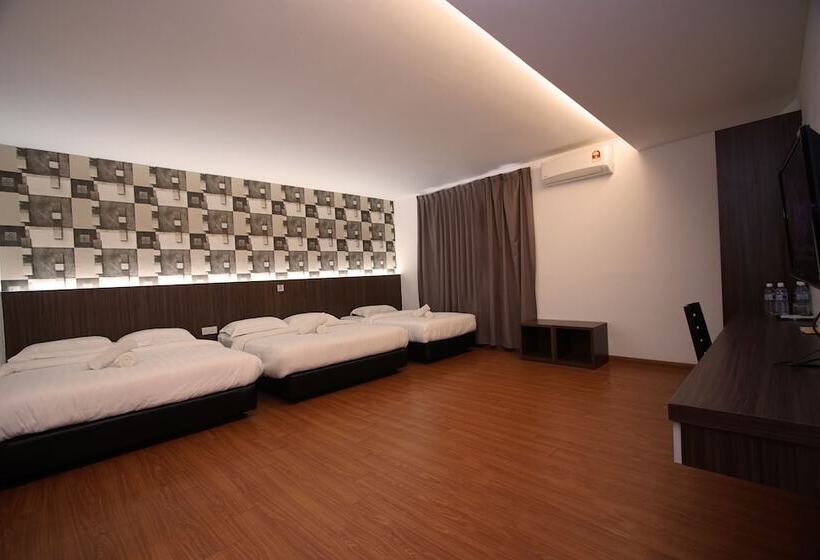 Deluxe Family Room, Pavilion Inn