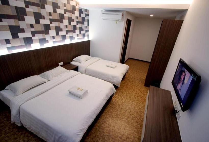 Superior Triple Room, Pavilion Inn