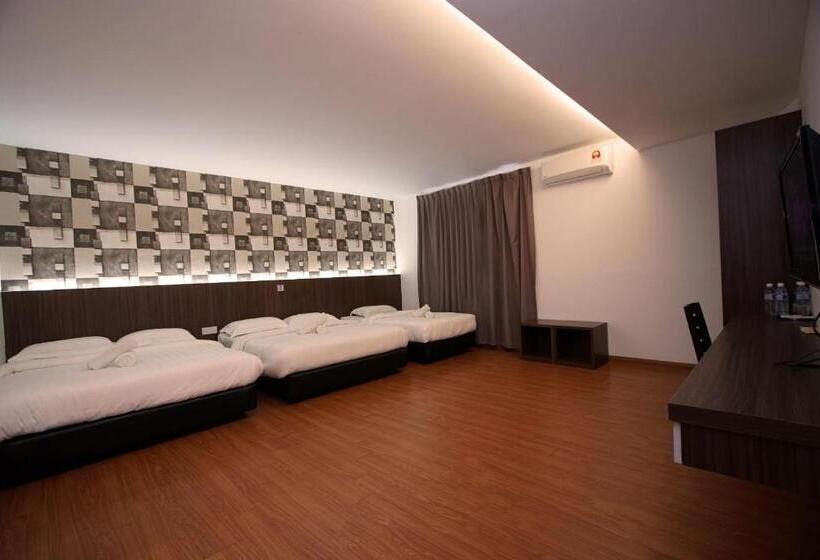 Deluxe Family Room, Pavilion Inn