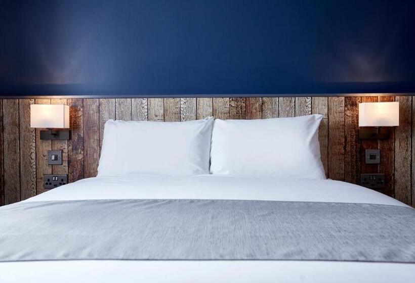 家庭间, The Churchill By Greene King Inns