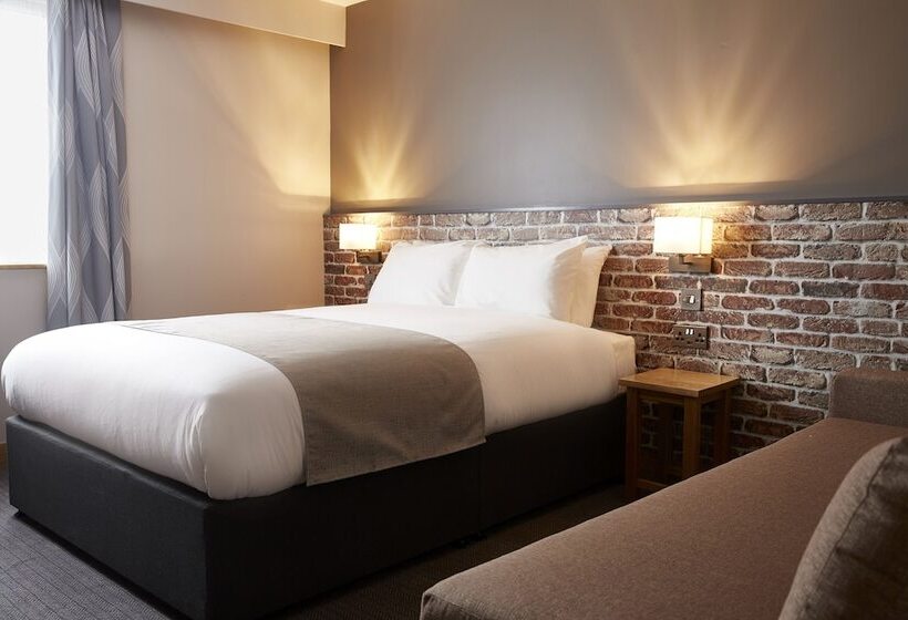 家庭间, The Churchill By Greene King Inns