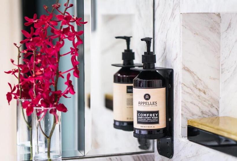 اتاق استاندارد با تخت بزرگ, Caravelle Saigon