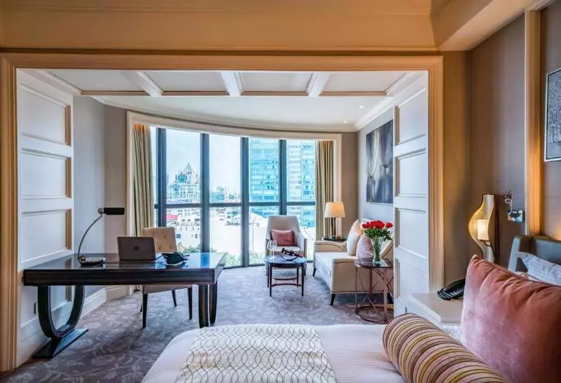 Standard-studio, Caravelle Saigon