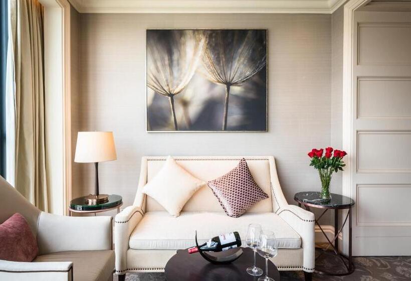 استودیوی استاندارد, Caravelle Saigon