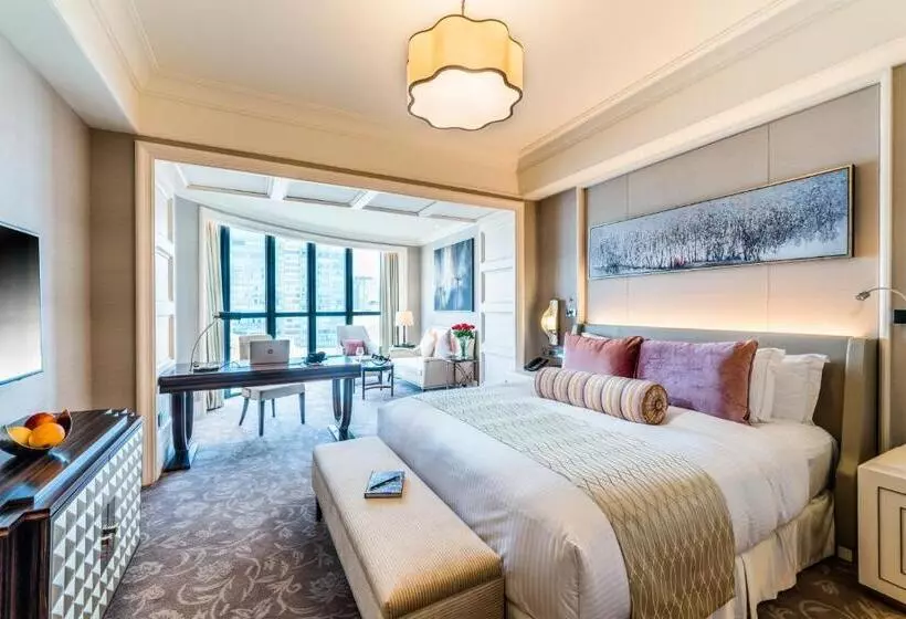Standard-studio, Caravelle Saigon